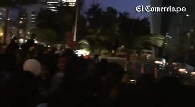 Demi Lovato Llego A Perú Y Saludo A Sus Fans  2012 09708 - Demi - Llego A Peru Y Saludo A Sus Fans 2012 Part o19