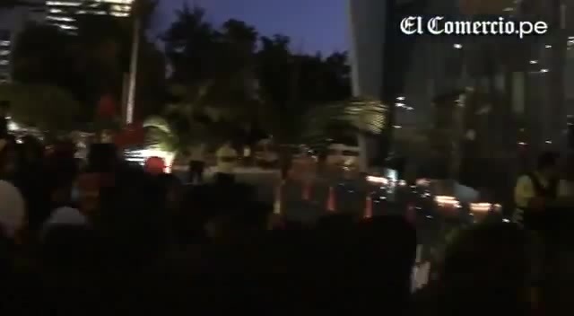 Demi Lovato Llego A Perú Y Saludo A Sus Fans  2012 09851 - Demi - Llego A Peru Y Saludo A Sus Fans 2012 Part o19