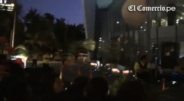Demi Lovato Llego A Perú Y Saludo A Sus Fans  2012 10070
