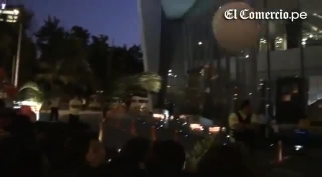 Demi Lovato Llego A Perú Y Saludo A Sus Fans  2012 10100