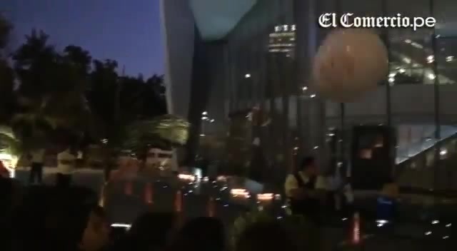 Demi Lovato Llego A Perú Y Saludo A Sus Fans  2012 10220