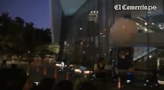 Demi Lovato Llego A Perú Y Saludo A Sus Fans  2012 10265