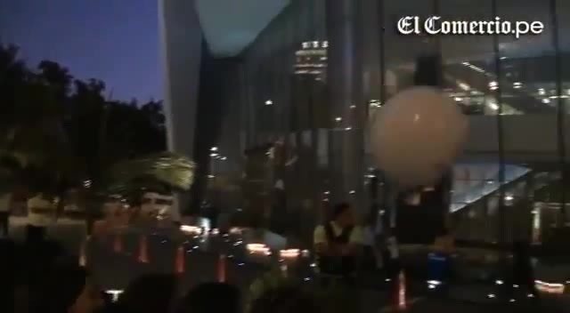 Demi Lovato Llego A Perú Y Saludo A Sus Fans  2012 10309