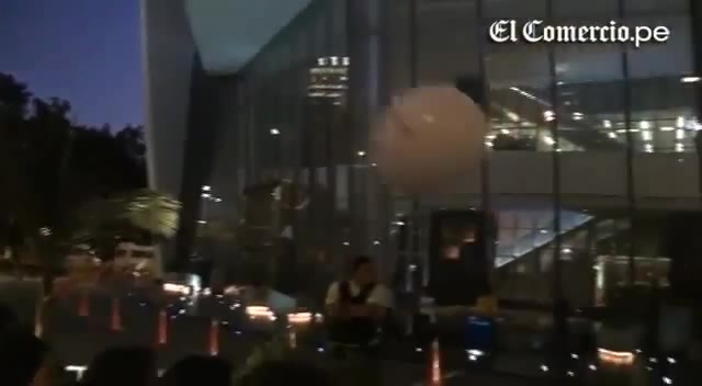 Demi Lovato Llego A Perú Y Saludo A Sus Fans  2012 10403