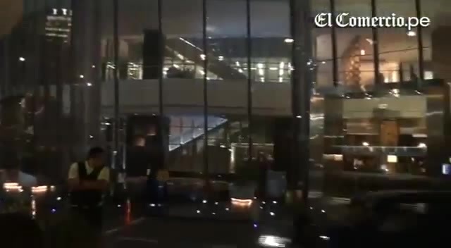 Demi Lovato Llego A Perú Y Saludo A Sus Fans  2012 10952