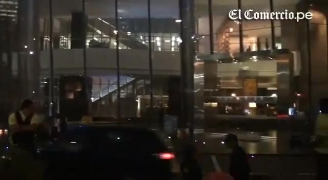 Demi Lovato Llego A Perú Y Saludo A Sus Fans  2012 11182