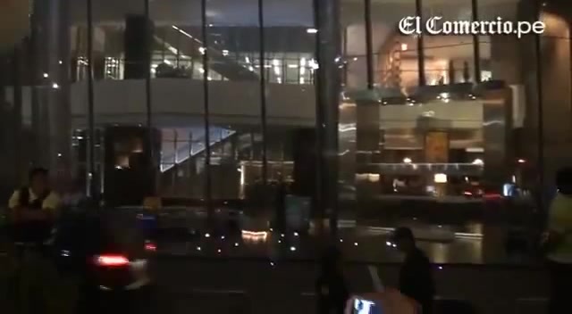 Demi Lovato Llego A Perú Y Saludo A Sus Fans  2012 11319