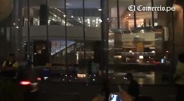 Demi Lovato Llego A Perú Y Saludo A Sus Fans  2012 11361