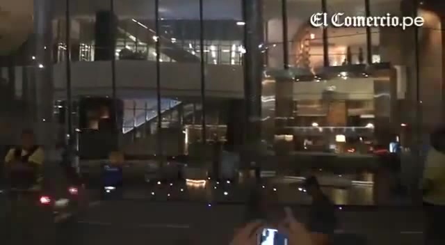 Demi Lovato Llego A Perú Y Saludo A Sus Fans  2012 11385