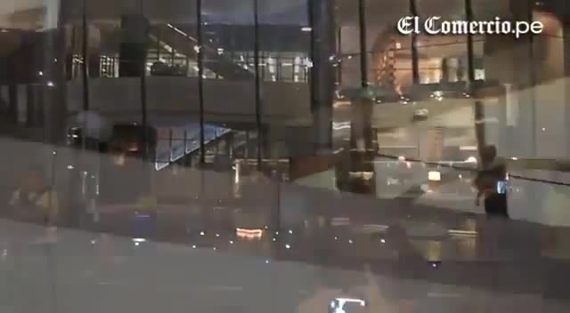 Demi Lovato Llego A Perú Y Saludo A Sus Fans  2012 11449