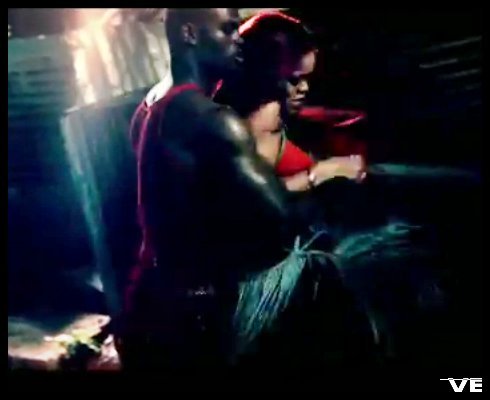 C: TERMINA!!!! [si o ia ca in poza] D: LAsa-ma!!!:@!!!!! - xX Ep 6 sez 2 Xx