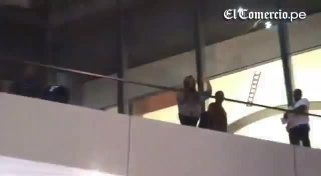 Demi Lovato Llego A Perú Y Saludo A Sus Fans  2012 11662