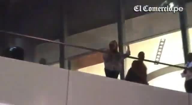 Demi Lovato Llego A Perú Y Saludo A Sus Fans  2012 11740