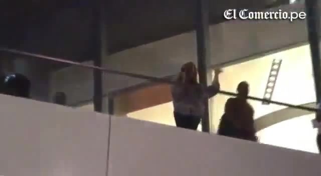 Demi Lovato Llego A Perú Y Saludo A Sus Fans  2012 11764