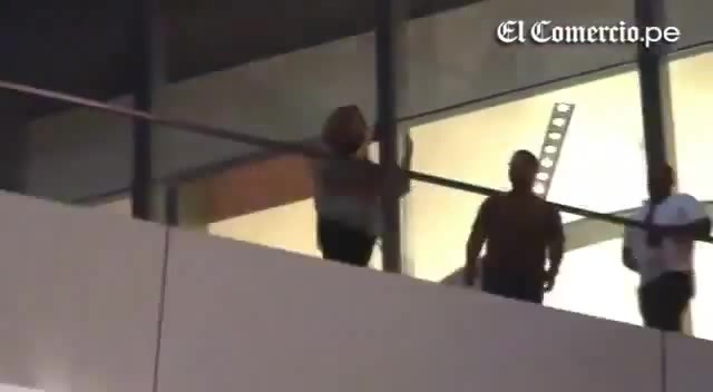 Demi Lovato Llego A Perú Y Saludo A Sus Fans  2012 12020