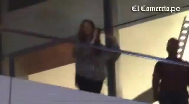 Demi Lovato Llego A Perú Y Saludo A Sus Fans  2012 12461