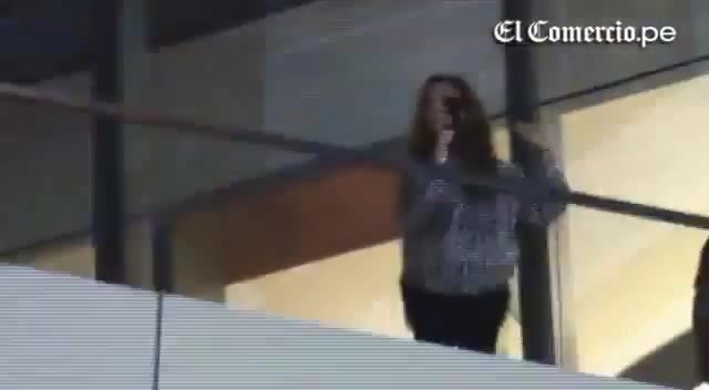 Demi Lovato Llego A Perú Y Saludo A Sus Fans  2012 12582