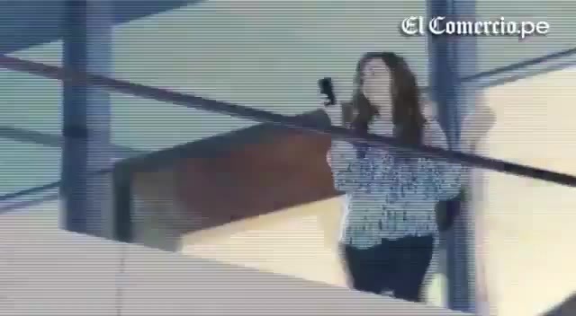 Demi Lovato Llego A Perú Y Saludo A Sus Fans  2012 13027