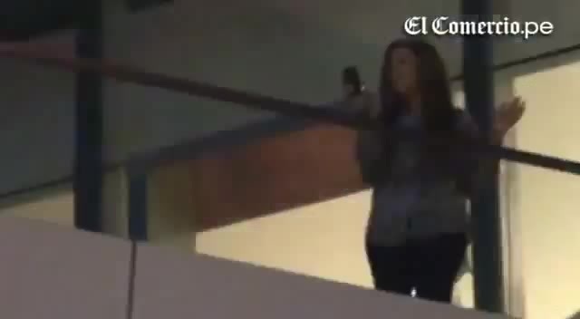 Demi Lovato Llego A Perú Y Saludo A Sus Fans  2012 13069