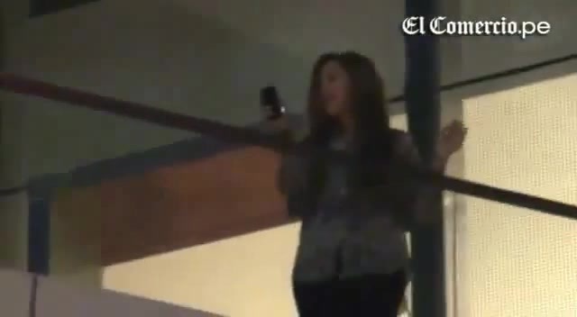 Demi Lovato Llego A Perú Y Saludo A Sus Fans  2012 13275