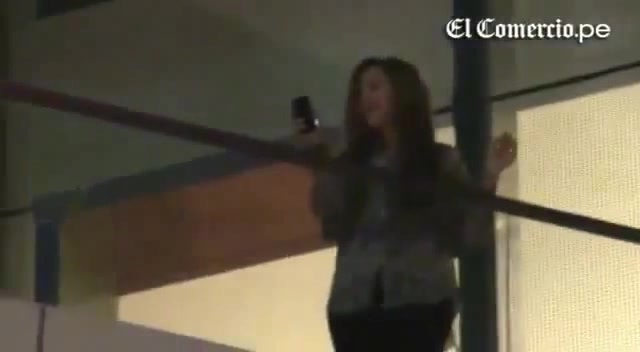 Demi Lovato Llego A Perú Y Saludo A Sus Fans  2012 13323