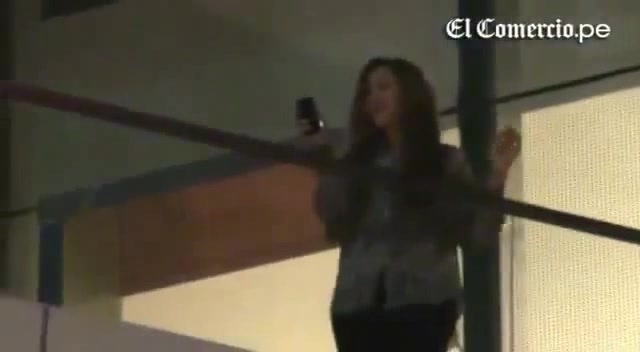 Demi Lovato Llego A Perú Y Saludo A Sus Fans  2012 13332