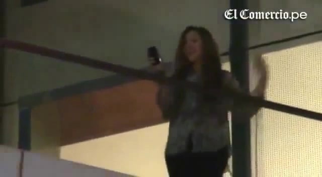 Demi Lovato Llego A Perú Y Saludo A Sus Fans  2012 13355