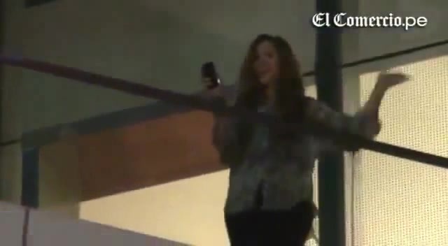 Demi Lovato Llego A Perú Y Saludo A Sus Fans  2012 13385