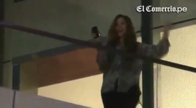 Demi Lovato Llego A Perú Y Saludo A Sus Fans  2012 13427