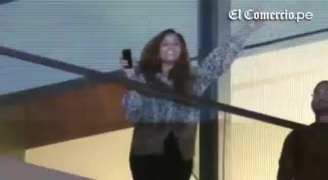 Demi Lovato Llego A Perú Y Saludo A Sus Fans  2012 13804