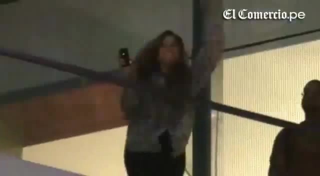 Demi Lovato Llego A Perú Y Saludo A Sus Fans  2012 13829