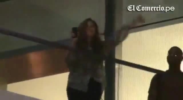 Demi Lovato Llego A Perú Y Saludo A Sus Fans  2012 13937