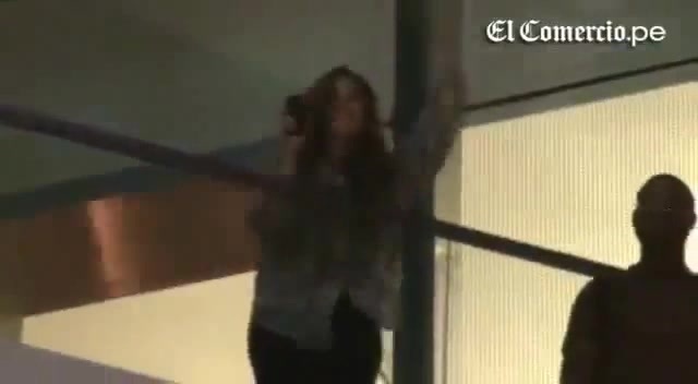 Demi Lovato Llego A Perú Y Saludo A Sus Fans  2012 13973