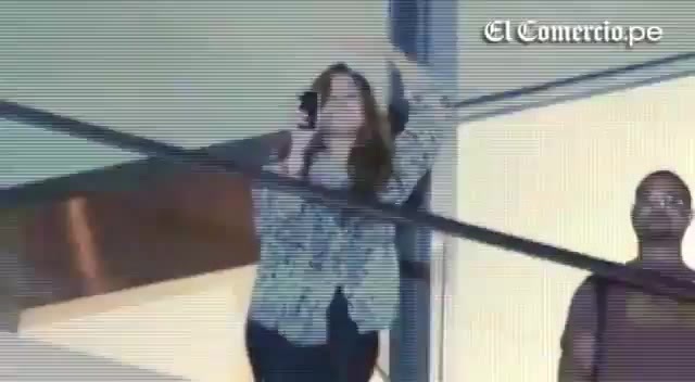 Demi Lovato Llego A Perú Y Saludo A Sus Fans  2012 13989