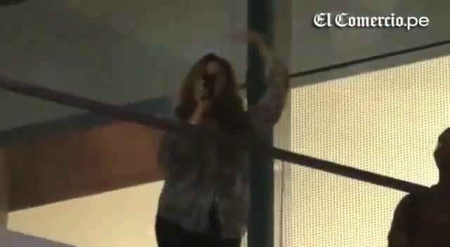 Demi Lovato Llego A Perú Y Saludo A Sus Fans  2012 14246