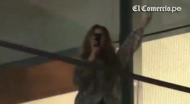 Demi Lovato Llego A Perú Y Saludo A Sus Fans  2012 14378