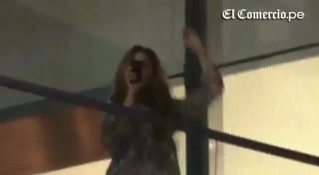 Demi Lovato Llego A Perú Y Saludo A Sus Fans  2012 14569