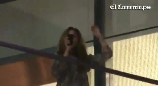 Demi Lovato Llego A Perú Y Saludo A Sus Fans  2012 14597