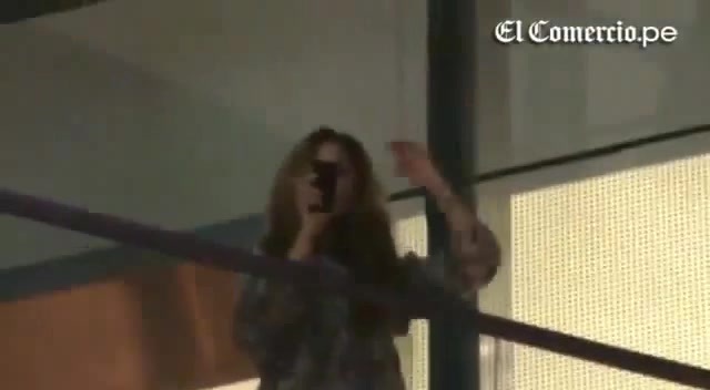 Demi Lovato Llego A Perú Y Saludo A Sus Fans  2012 14642