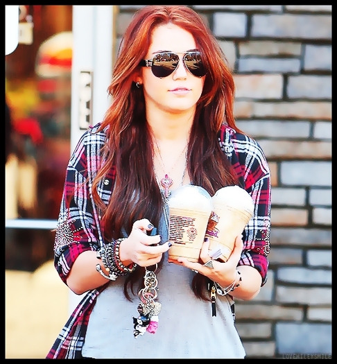 Nu, nu e! Josh, jur ca nu mi l-am facut eu! Nu-mi plac tatuajele!