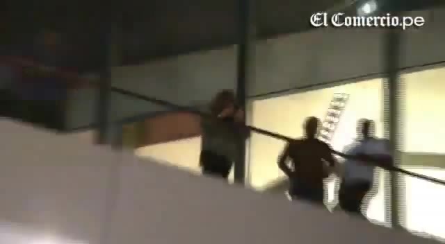 Demi Lovato Llego A Perú Y Saludo A Sus Fans  2012 17928