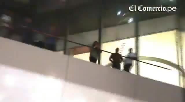 Demi Lovato Llego A Perú Y Saludo A Sus Fans  2012 17959