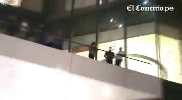 Demi Lovato Llego A Perú Y Saludo A Sus Fans  2012 18007