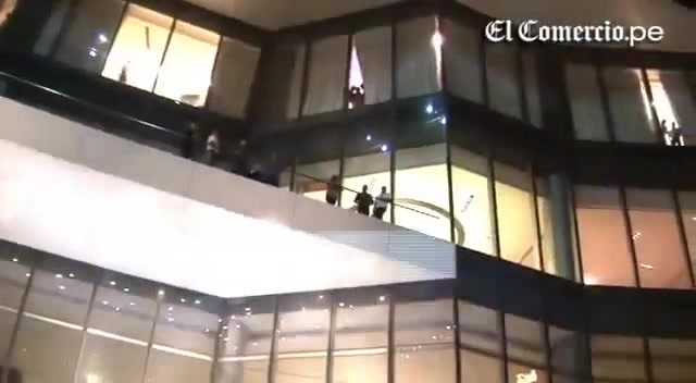Demi Lovato Llego A Perú Y Saludo A Sus Fans  2012 18243