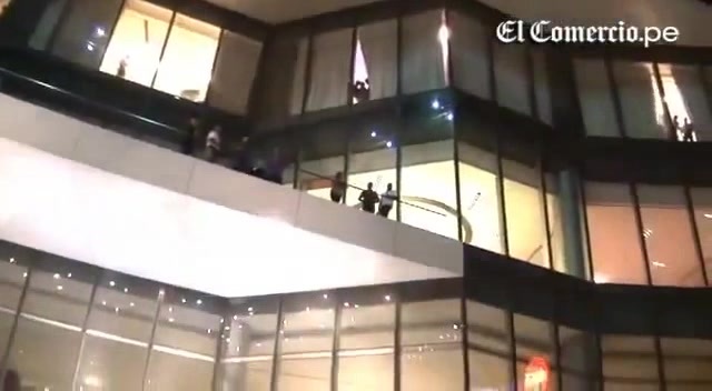 Demi Lovato Llego A Perú Y Saludo A Sus Fans  2012 18341