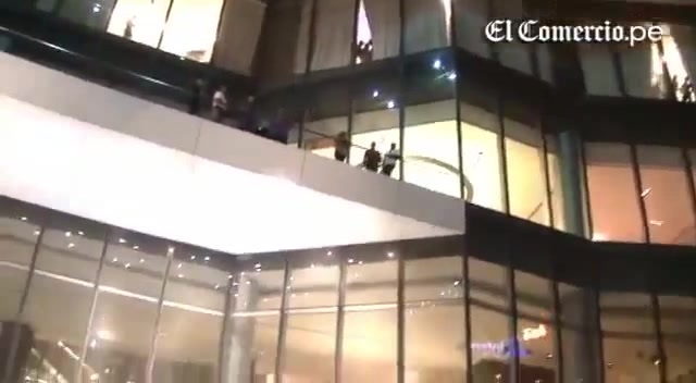 Demi Lovato Llego A Perú Y Saludo A Sus Fans  2012 18591