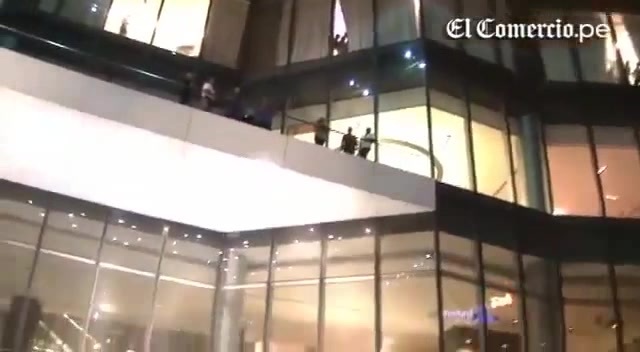 Demi Lovato Llego A Perú Y Saludo A Sus Fans  2012 18593
