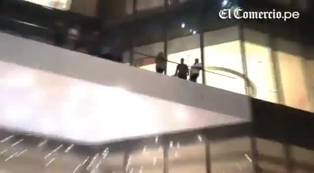 Demi Lovato Llego A Perú Y Saludo A Sus Fans  2012 18694