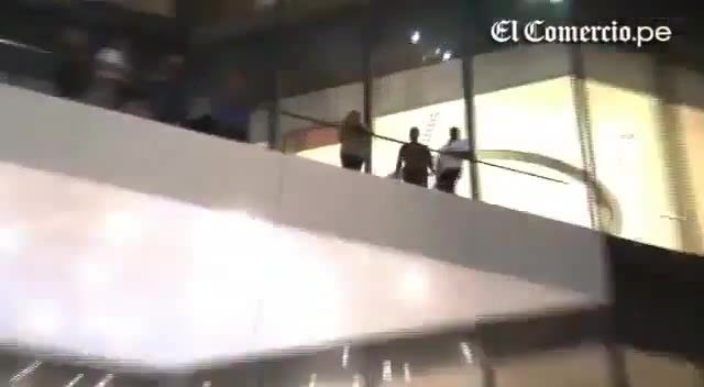 Demi Lovato Llego A Perú Y Saludo A Sus Fans  2012 18703