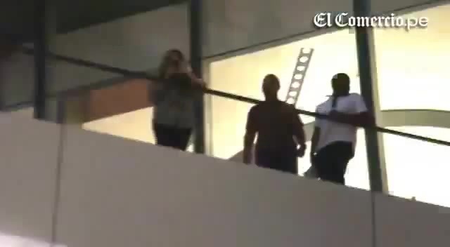 Demi Lovato Llego A Perú Y Saludo A Sus Fans  2012 18817